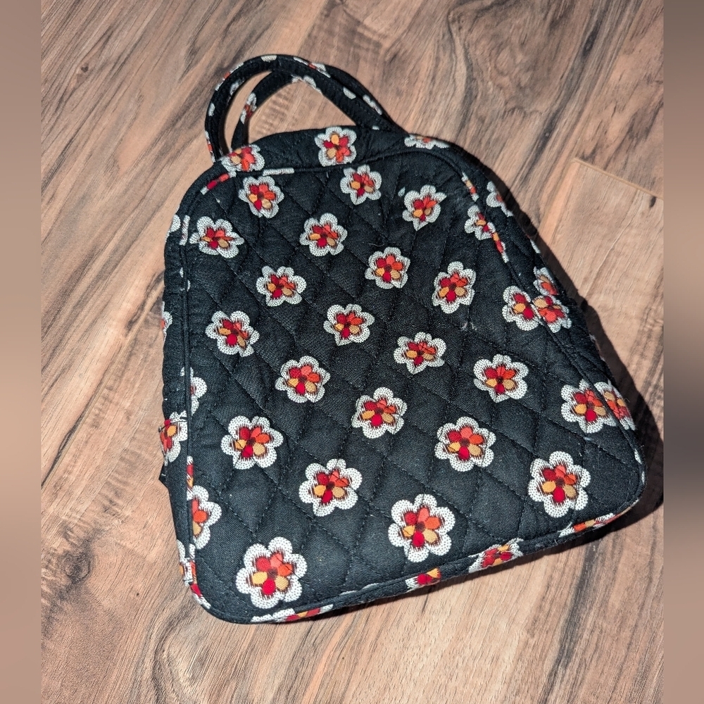Black And White Vera Bradley Lunch Bag With Zipper Close. Washable. - Picture 4 of 6